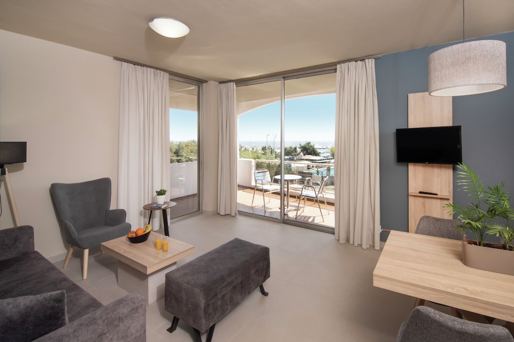 Marina Alimos Hotel Apartments 32/50