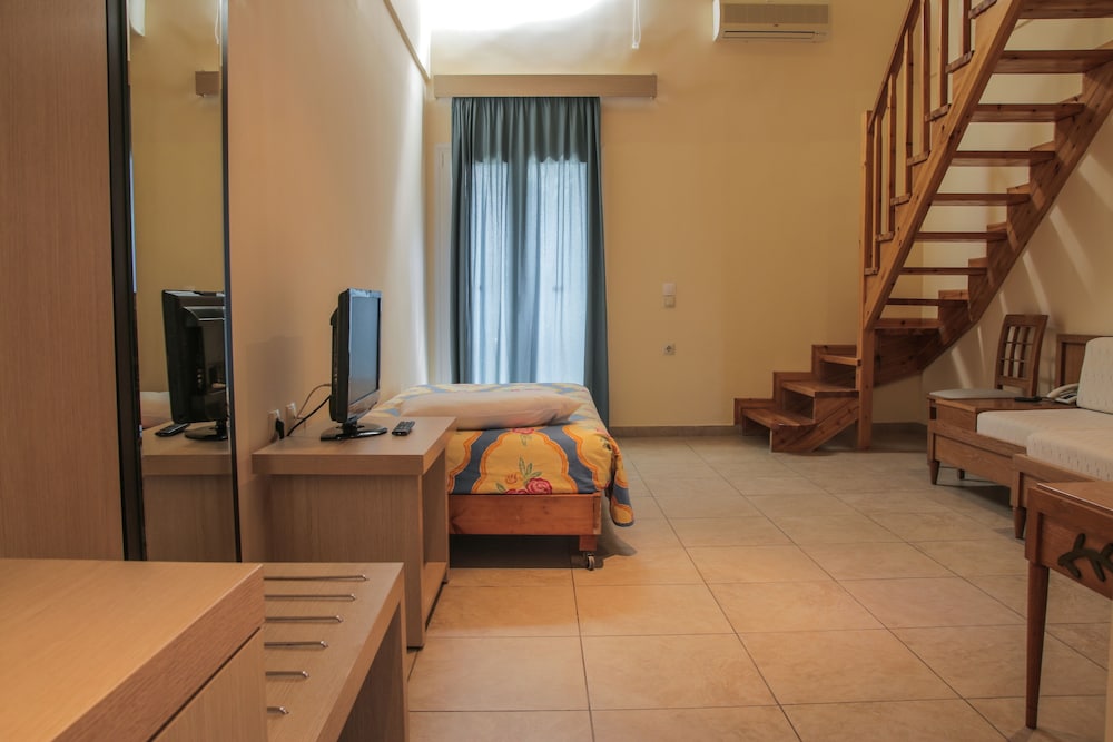 Coral Beach Hotel 13/21