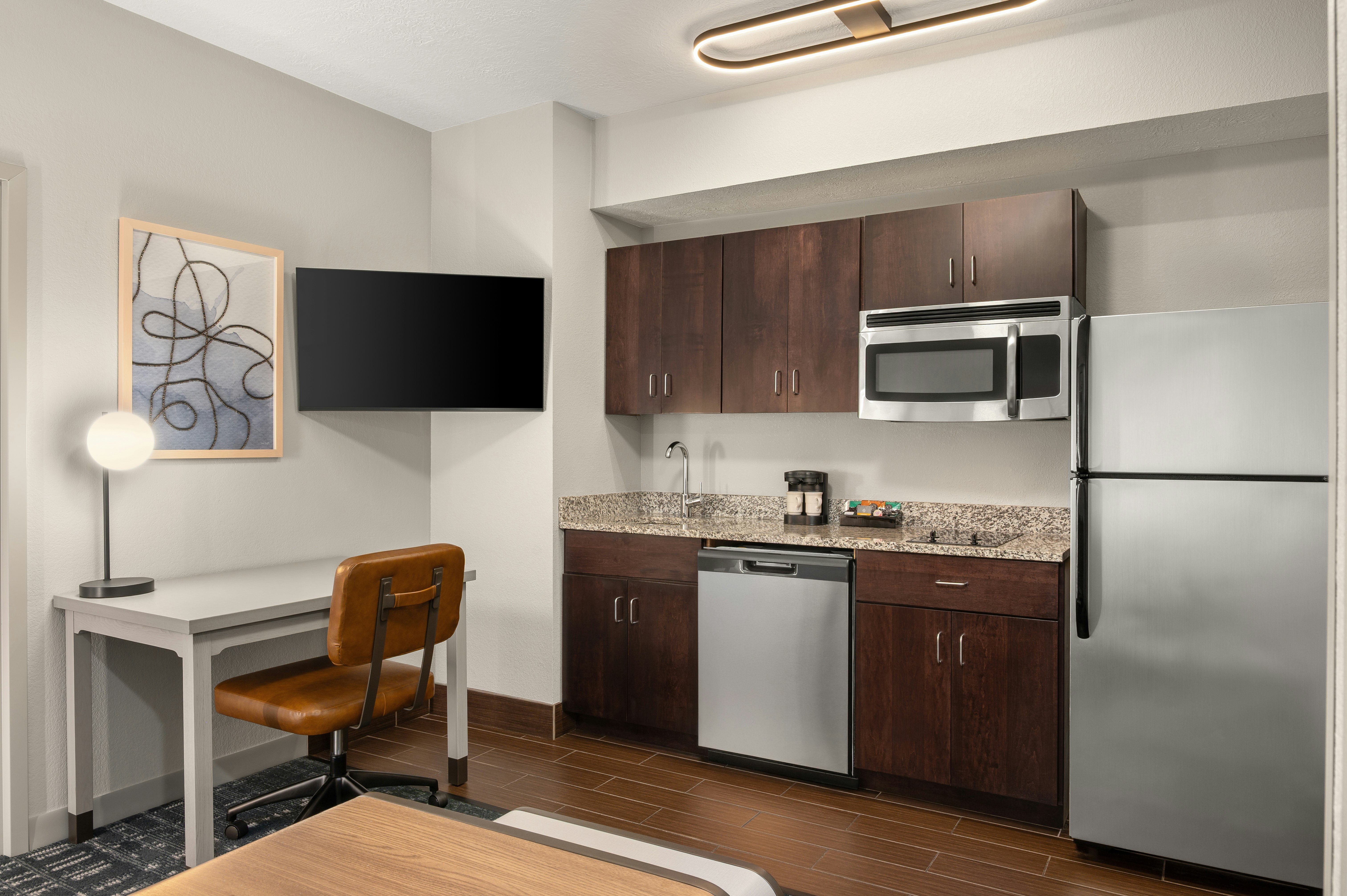 1 BEDROOM, SUITE, KING BED