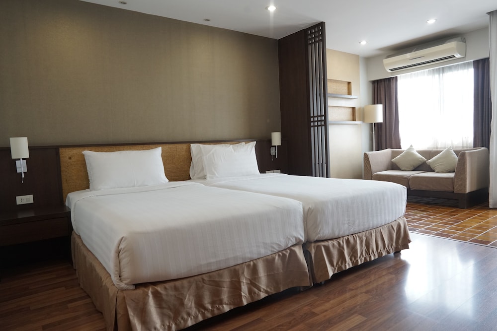 The Grand Napat 16/61
