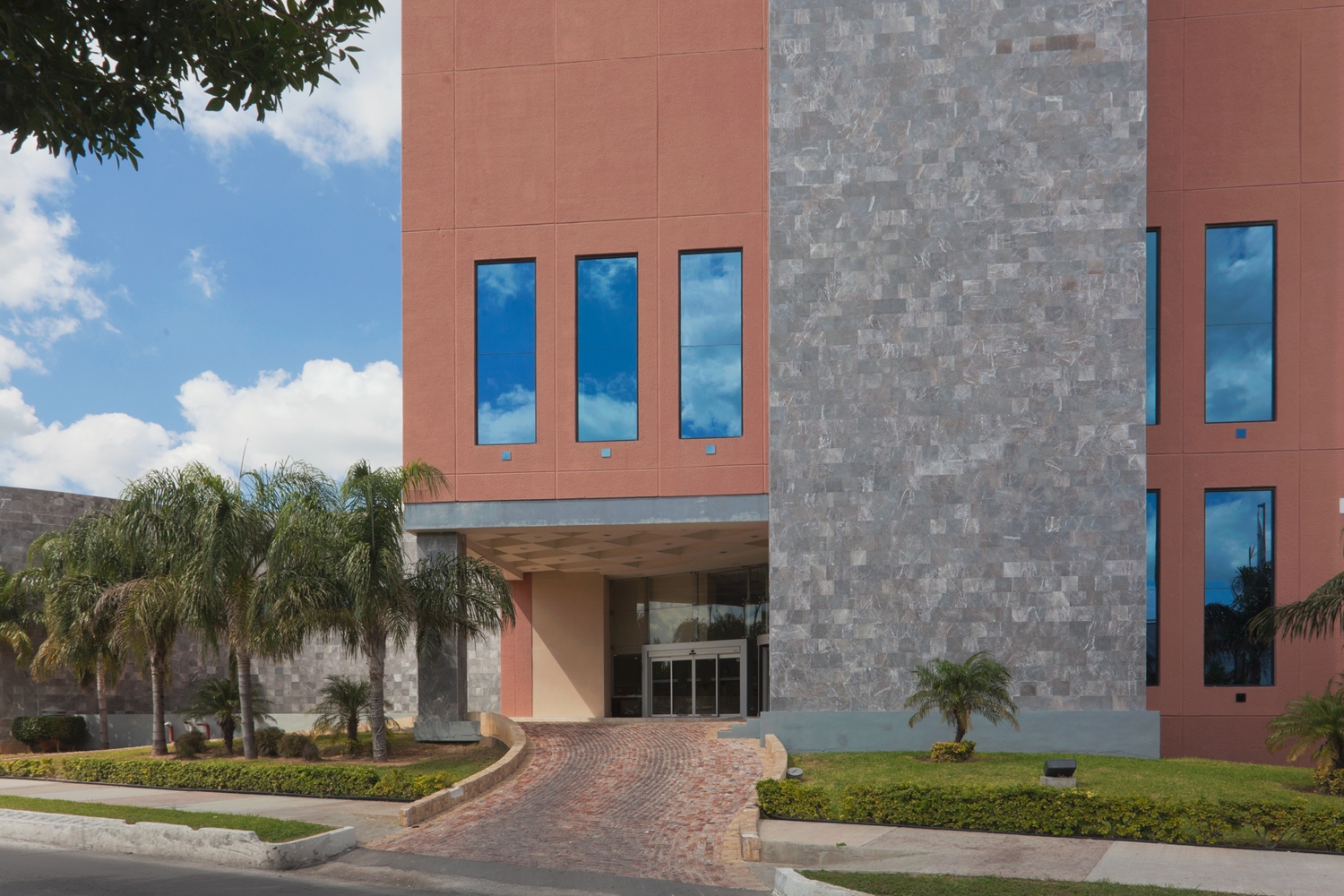 Best Western Plus Nuevo Laredo Inn & Suites 2/11