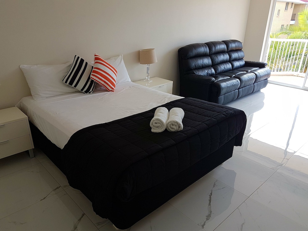 Outrigger Resort 35/76