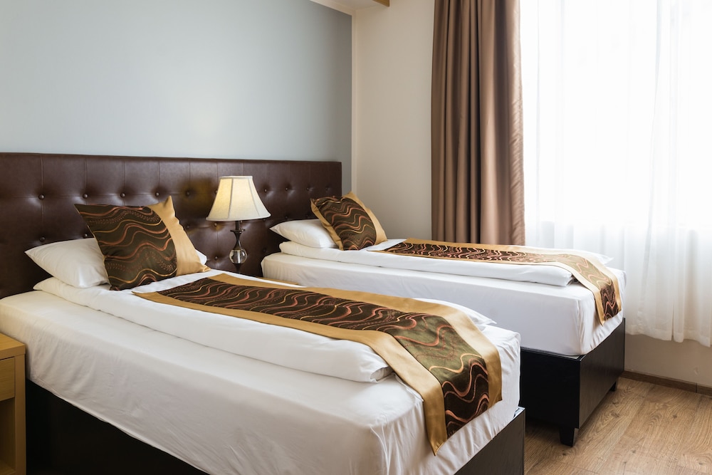 HOTEL JAZZ 10/50