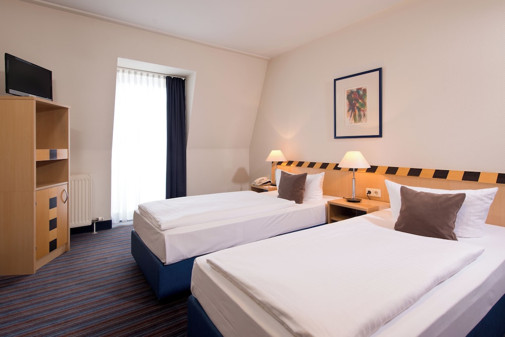 BUSINESS, TWIN BEDS