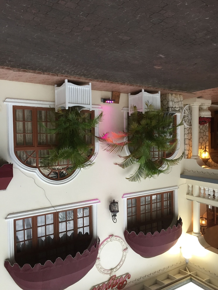 Rayon Hotel 2/48