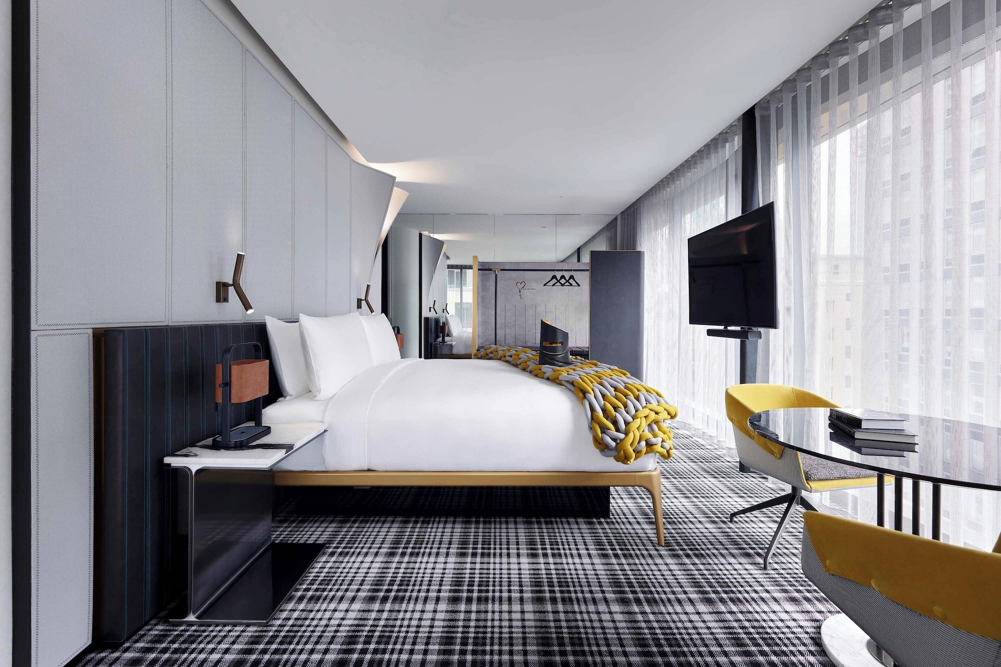 Supreme, Suite, King Bed, Corner