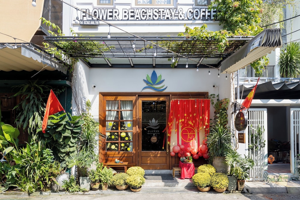 Flower Beachstay & Coffee 2/50