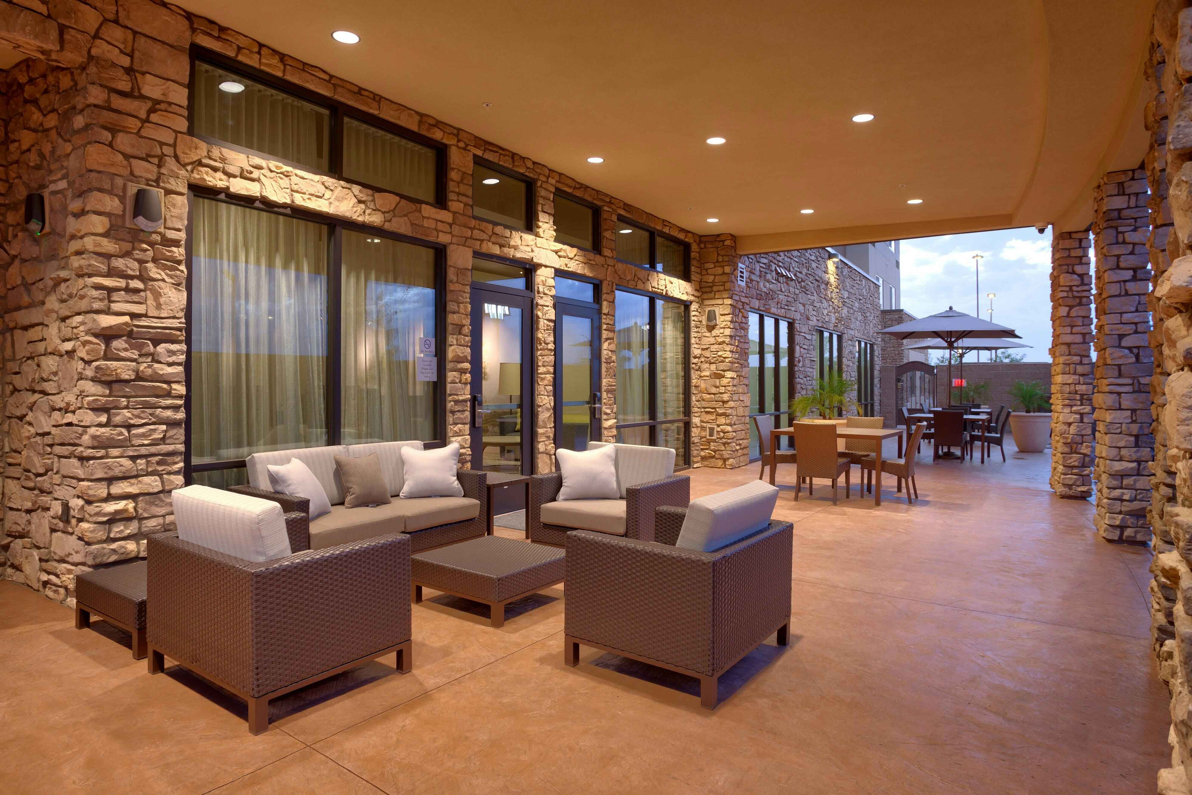 COURTYARD PHOENIX MESA GATEWAY AIRPORT 4/8