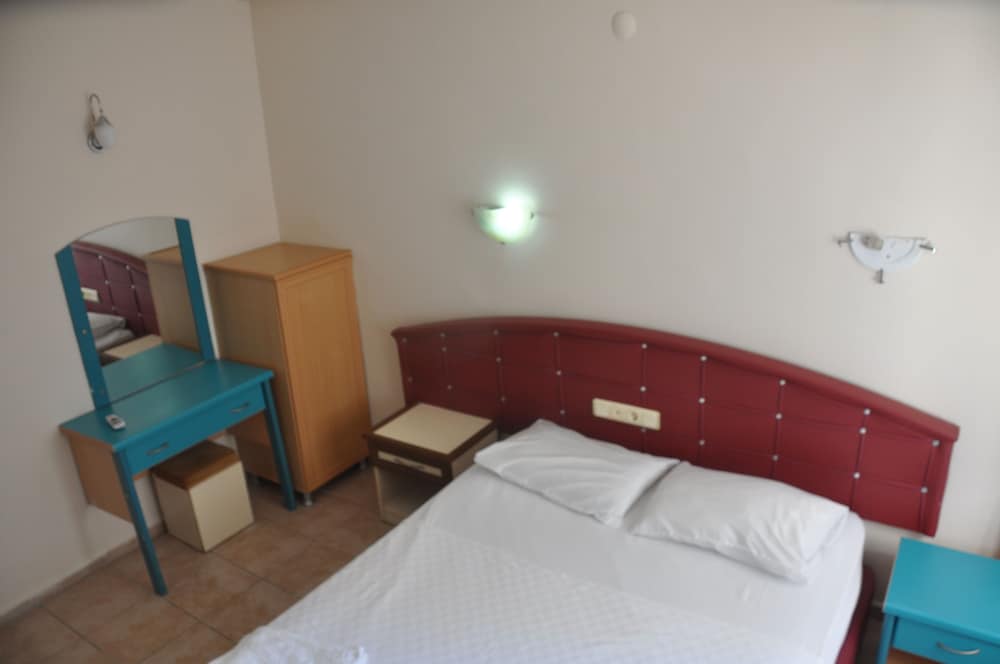 Basil's Apart Hotel 18/51