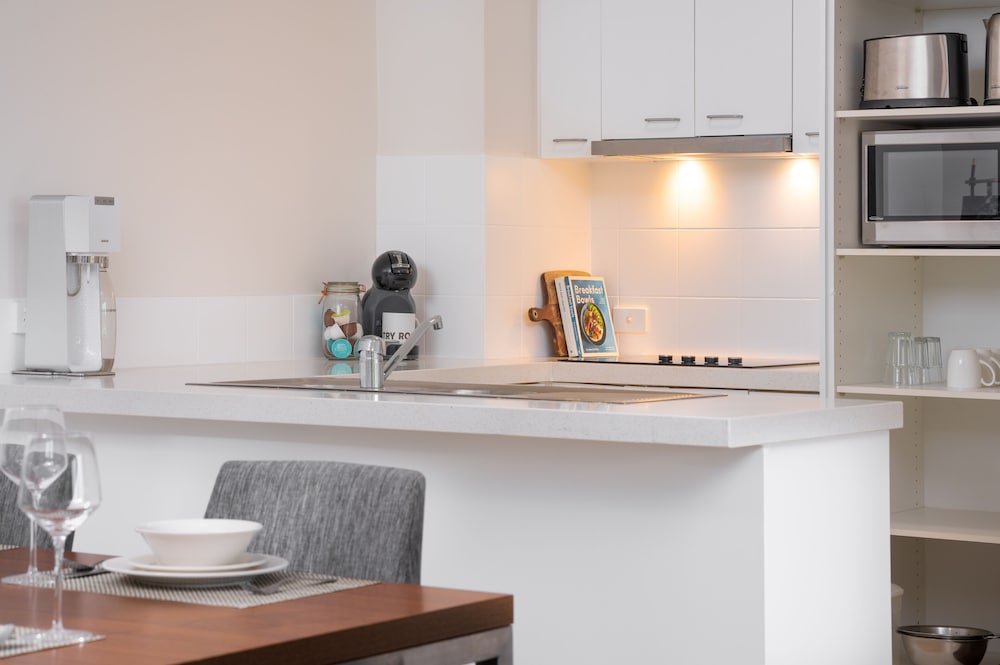 MainStay Suites Kew 5/60