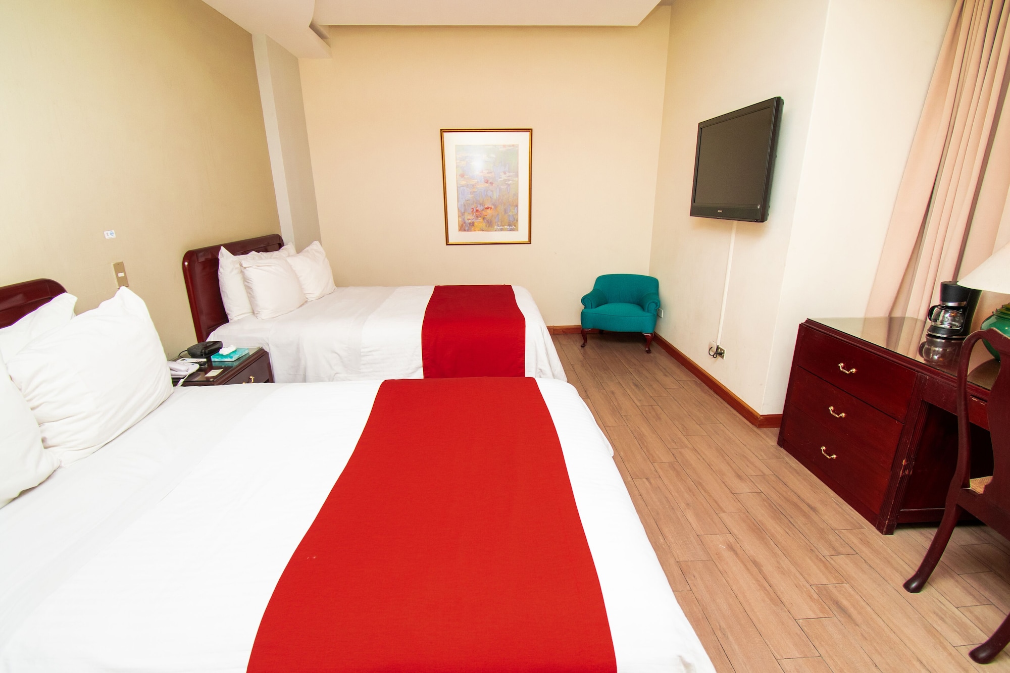 ROOM, DOUBLE BED