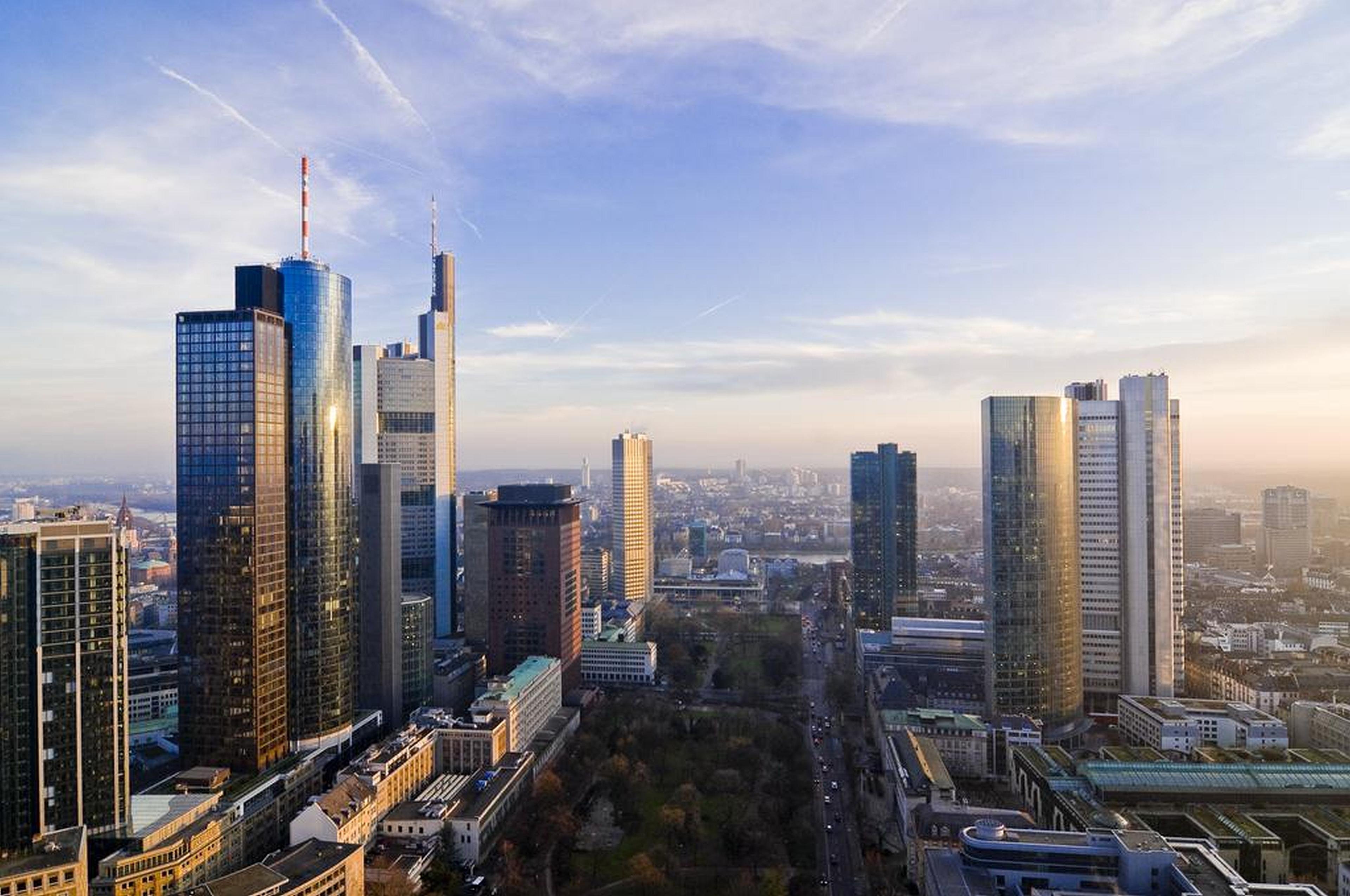 HOLIDAY INN EXPRESS FRANKFURT AIRPORT 56/58