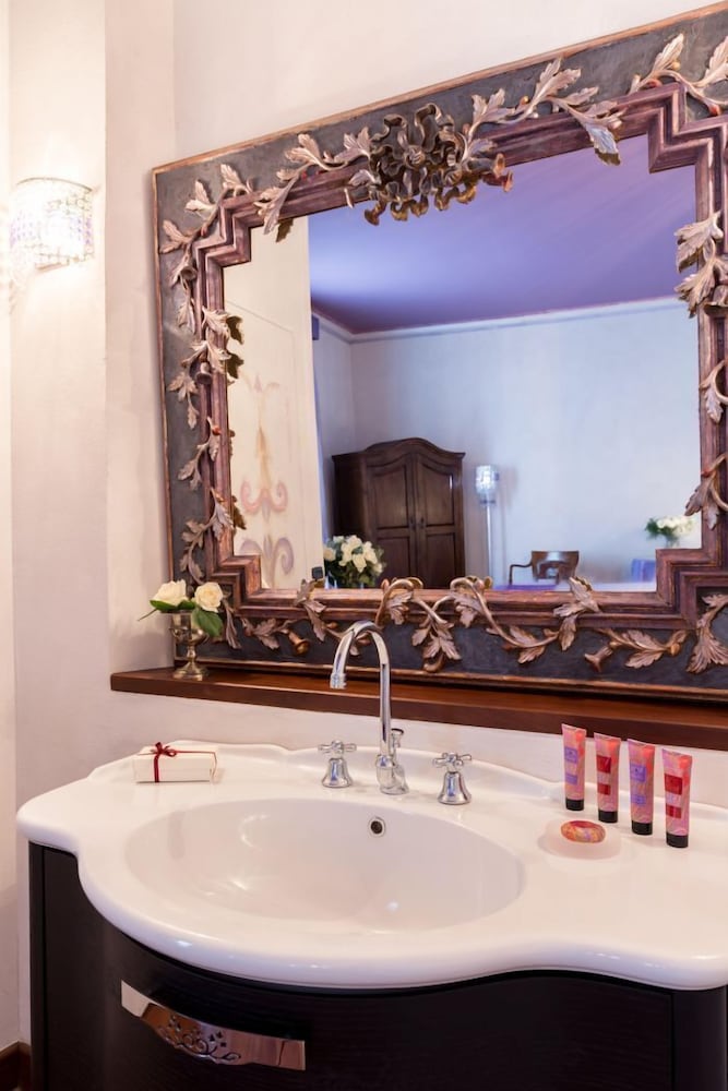 Castello Di Pontebosio Luxury Resort 47/50