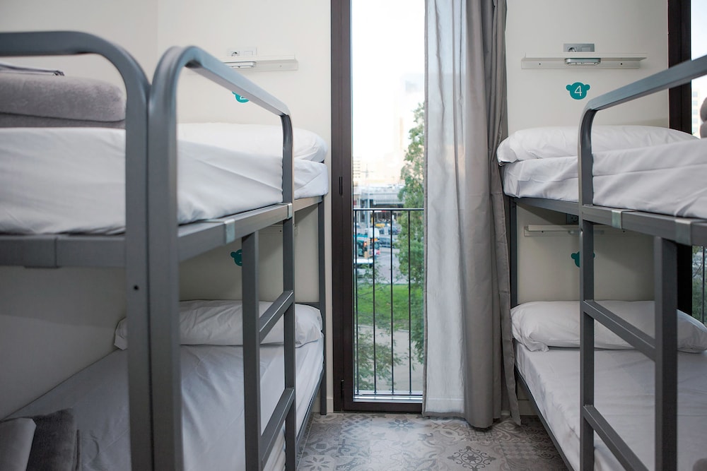 Meeting Point Hostels 24/34