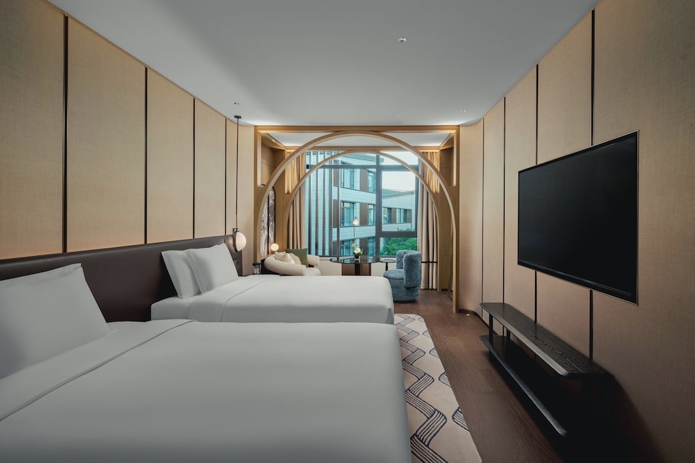 غرفة قياسية بسريرين مزدوجين بإطلالة على الحديقة، Hotel Indigo Wuxi Qingming Bridge by IHG 2/5