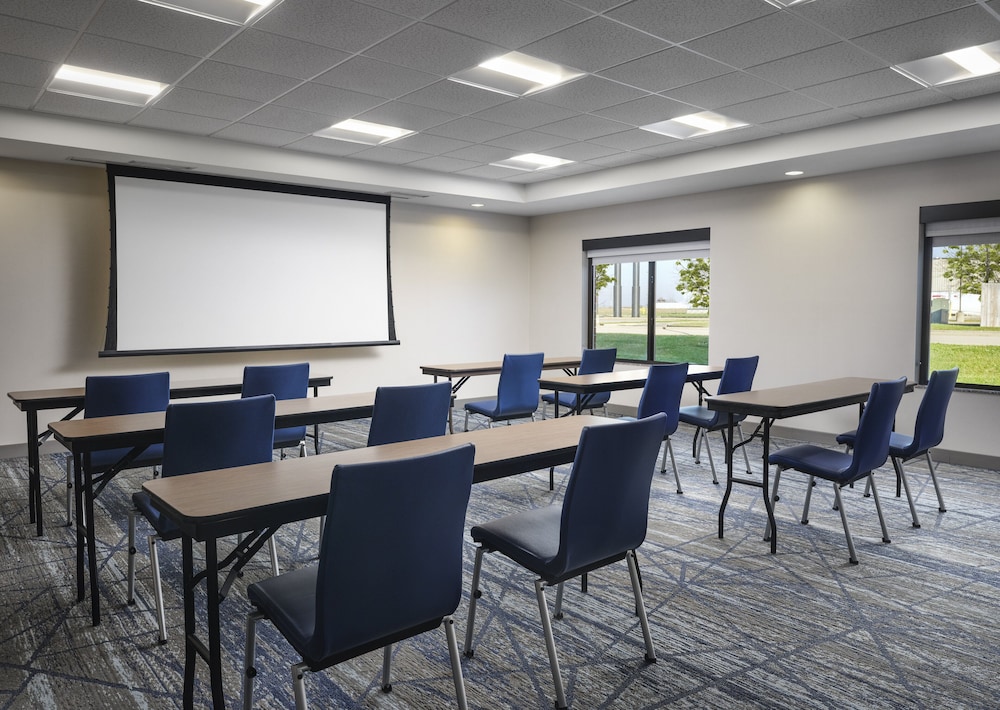 Holiday Inn Express Hotel & Suites Peru - Lasalle Area 60/66