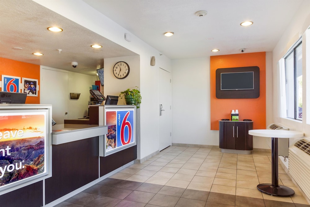 Motel6 Phoenix, AZ - West 10/45