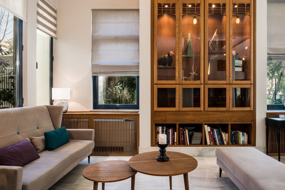Avra City Boutique Hotel 38/43