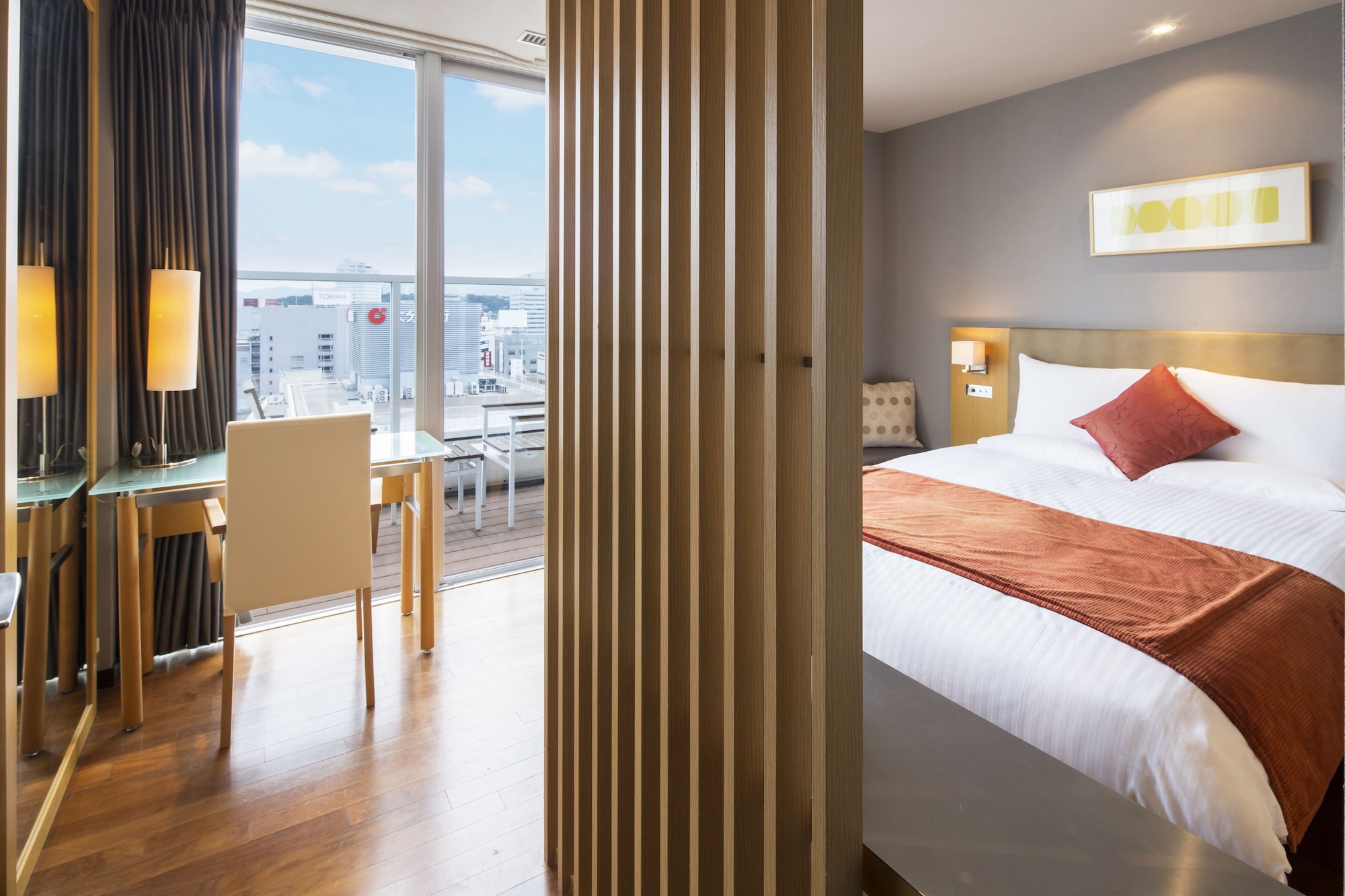 DELUXE, DOUBLE BED