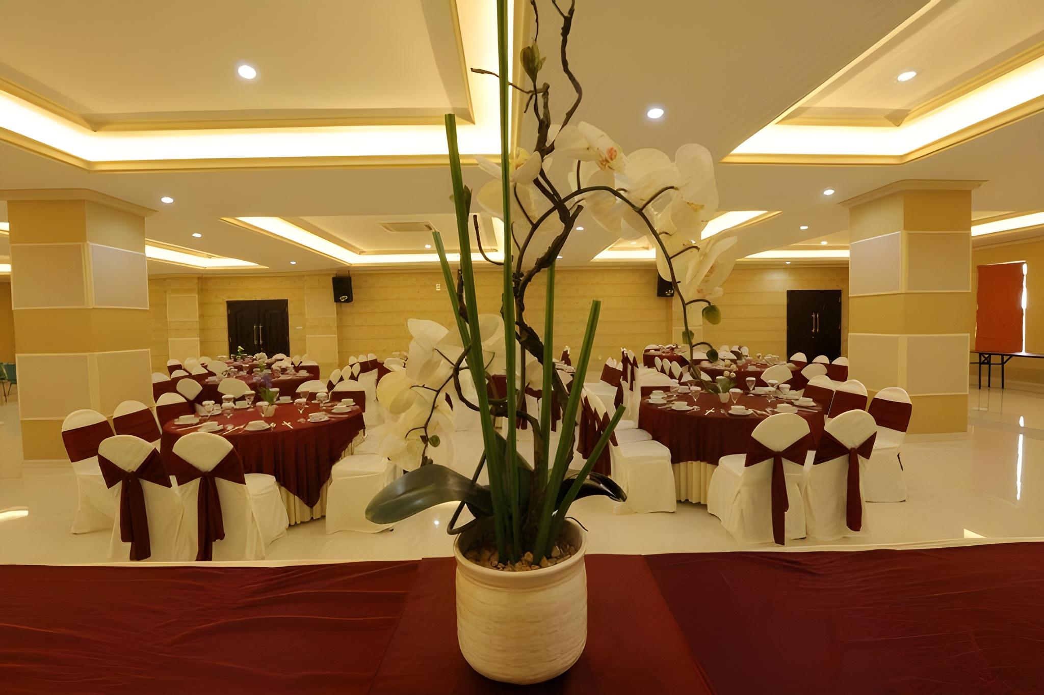 HOTEL PURI INDAH & CONVENTION 74/99