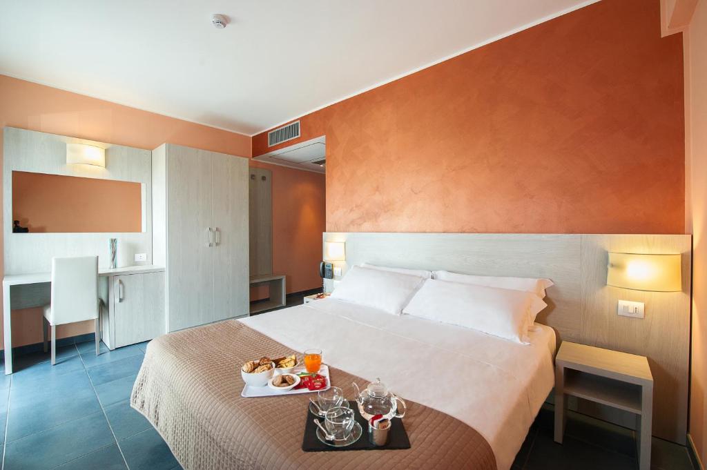 ECONOMY, SINGLE, DOUBLE BED