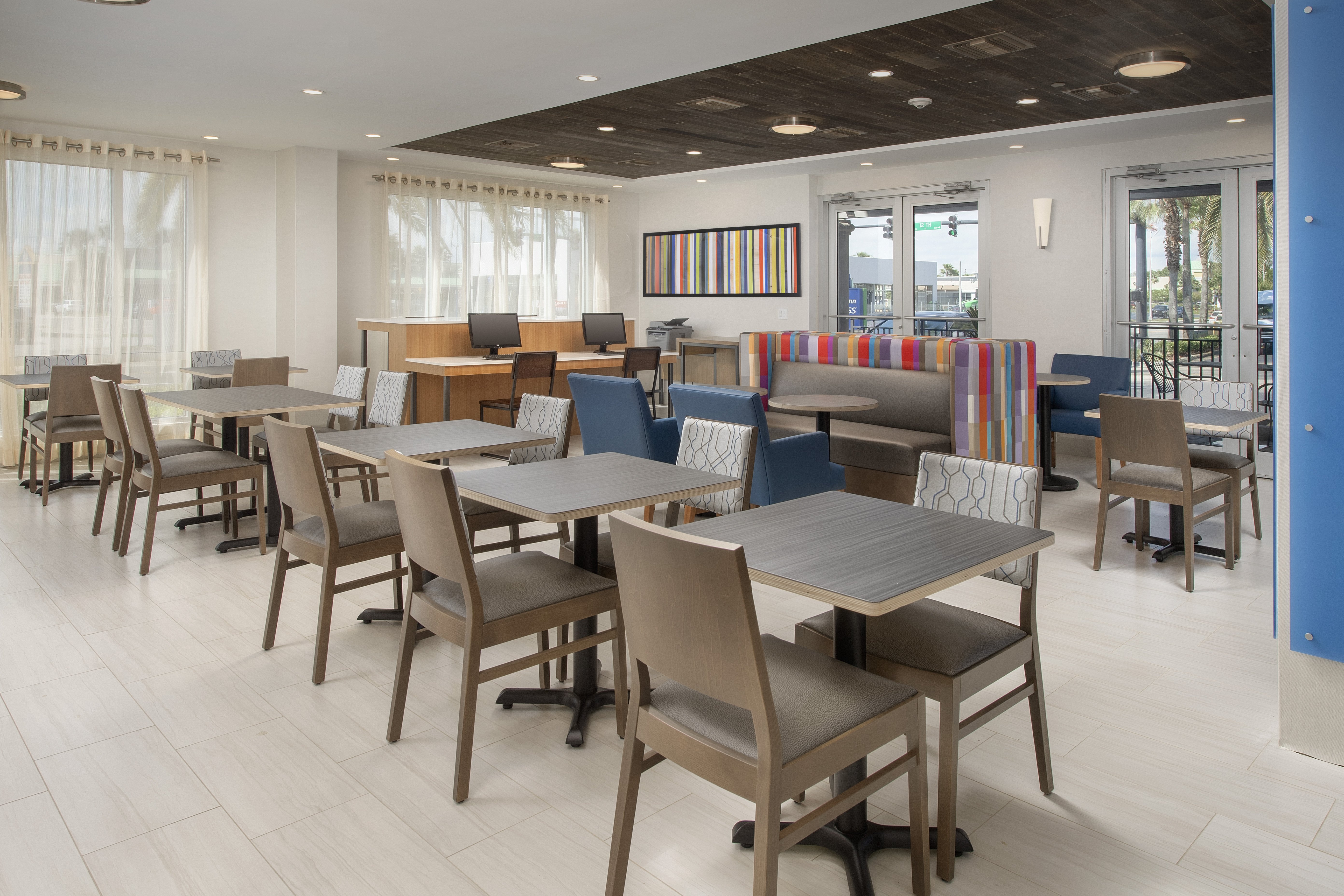 Holiday Inn Express Jacksonville Beach 34/45