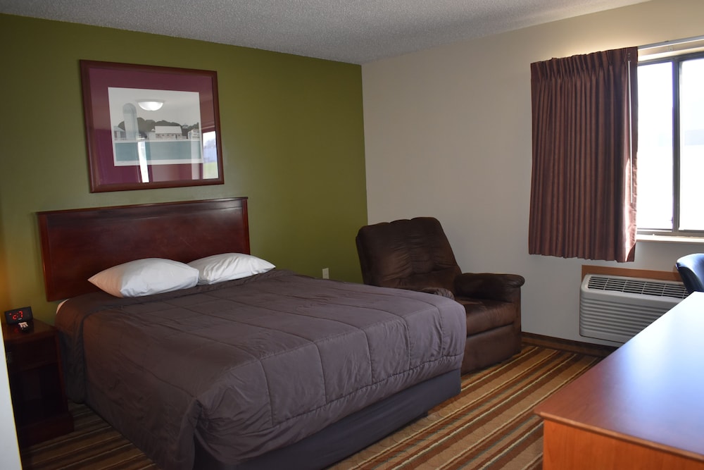 Heartland Hotel And Suites 17/62