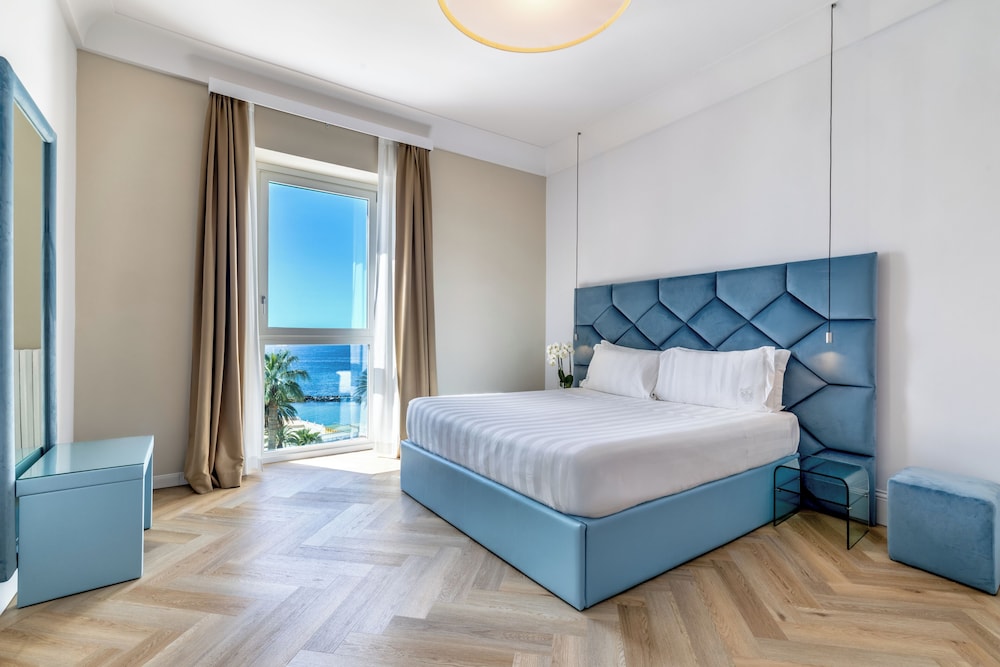 PREMIUM, DOUBLE BED, SEA VIEW