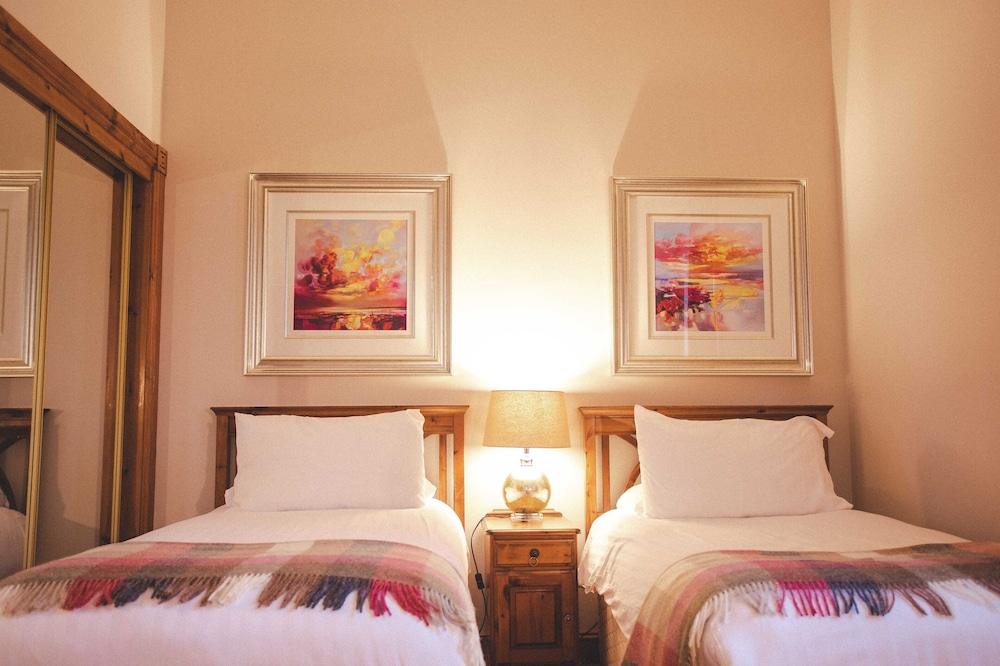 Lodge, 4 Beds, 3 Double Beds