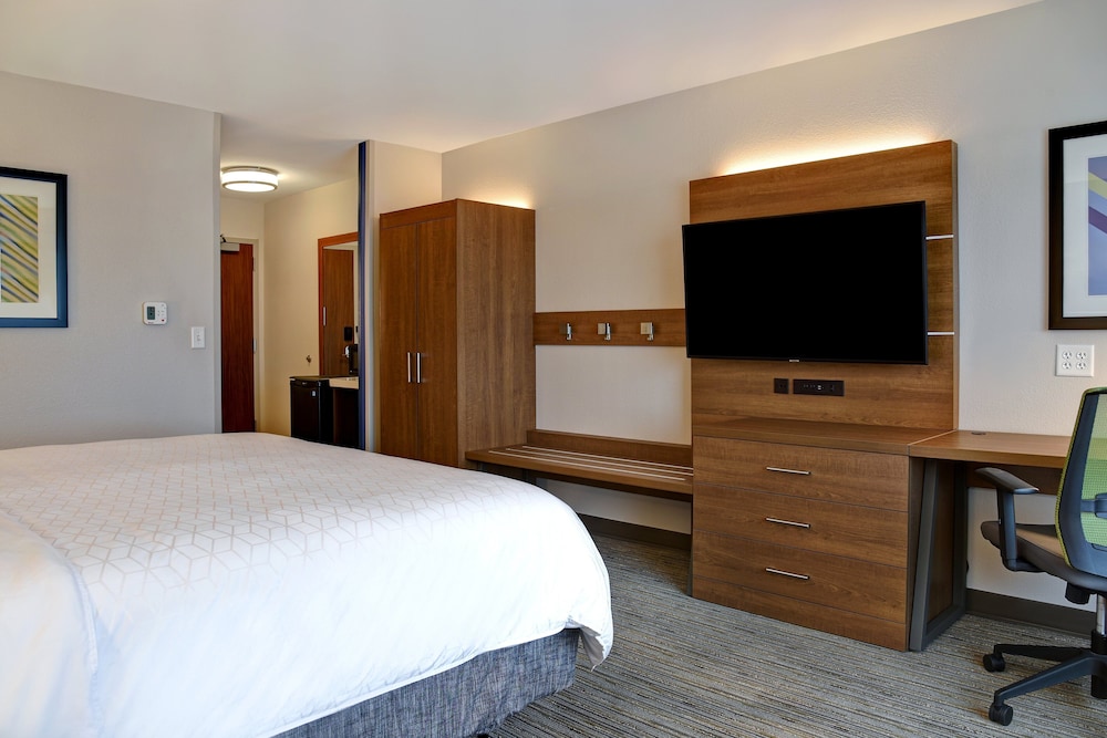 Holiday Inn Express And Suites Ottawa 20/50