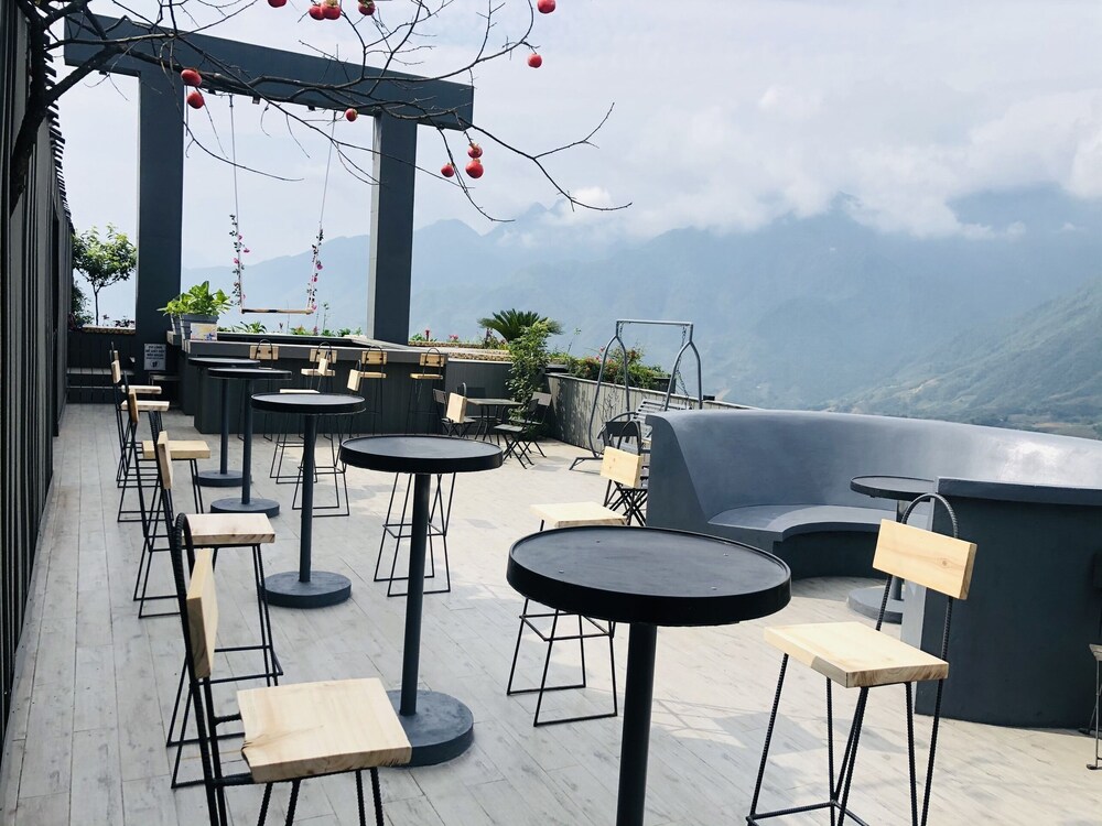 Phuong Nam Mountain View Hotel 25/35