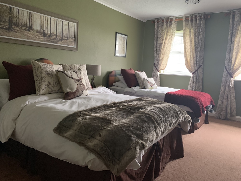 Pilgrim Hotel 3/50