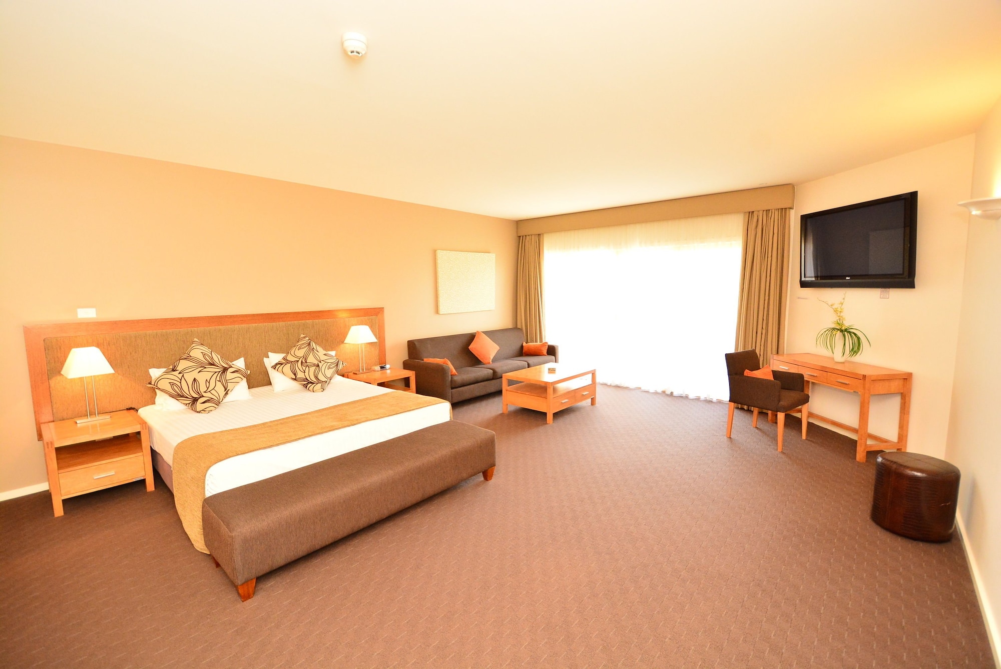 Peninsula, Suite, King Bed