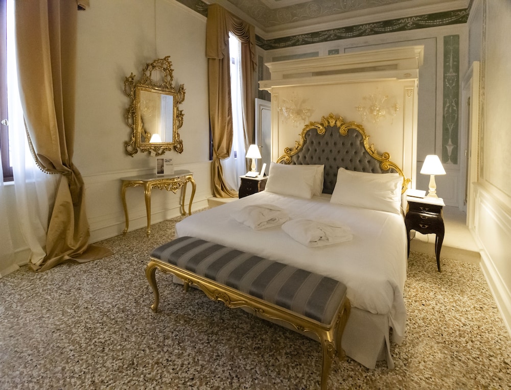 GRAND, CONNECTING, SUITE