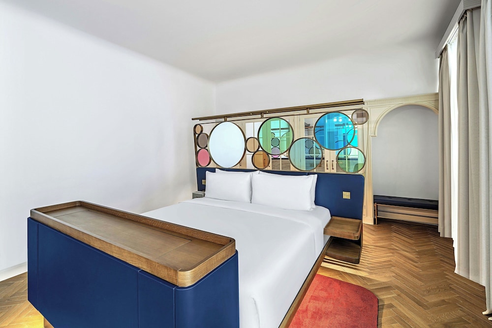 Supreme, Suite, King Bed