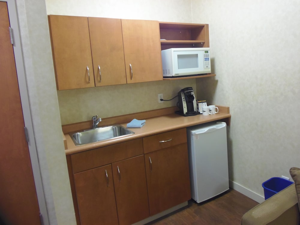 Rosslyn Inn & Suites, SureStay Collection by Best Western 2/48