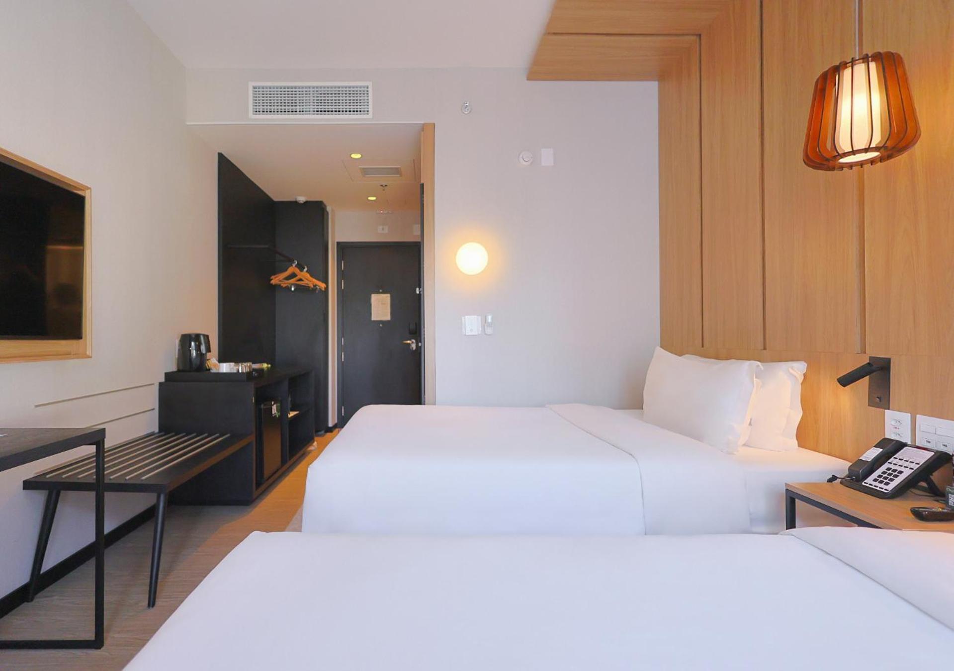 ROOM, TWIN BEDS