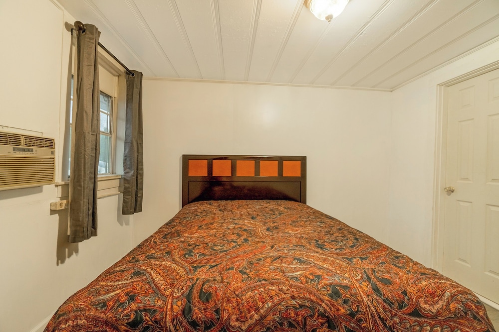 Room at Budget Inn By OYO Palestine TX Hwy 79, PALESTINE - TX