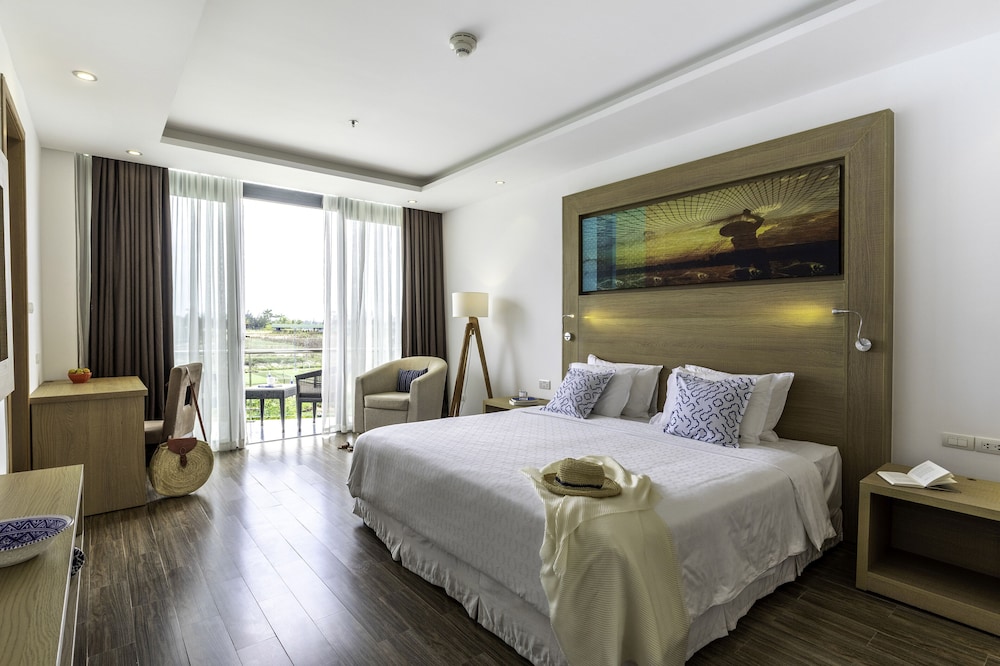 DOUBLE ROOM DELUXE GARDEN VIEW MAIN BUILDING