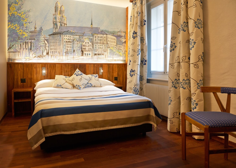 ECONOMY, DOUBLE BED, CITY VIEW