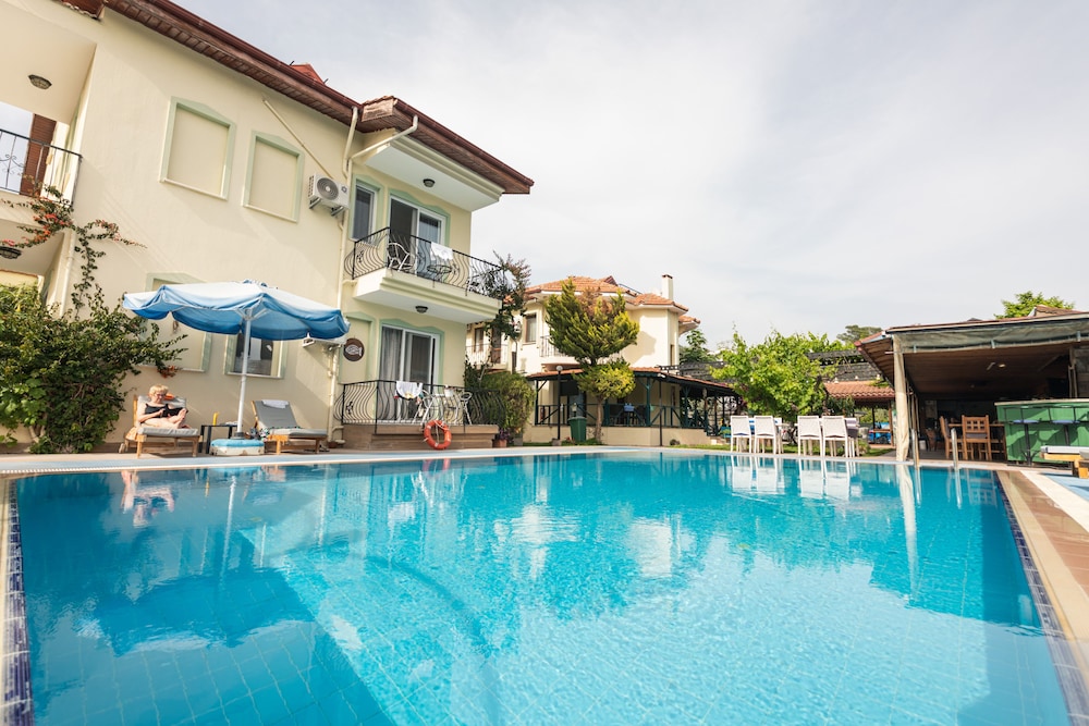 Dedeminn Garden Hotel 6/60