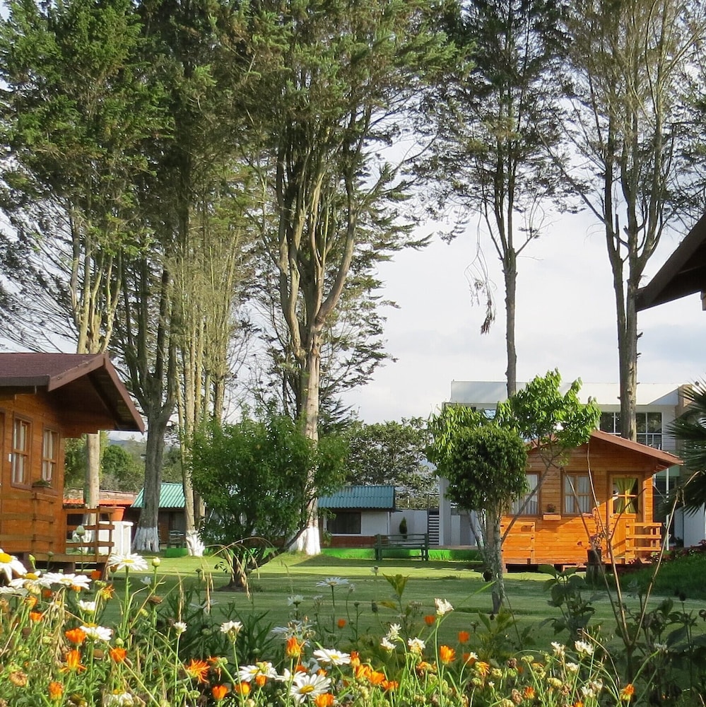 Hosteria Airport Garden 5/64
