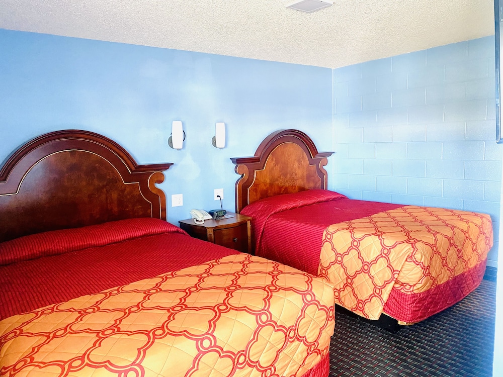 A Fisher's Inn Motel 28/63