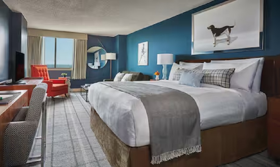 Graduate, King Bed, Corner, Accessible