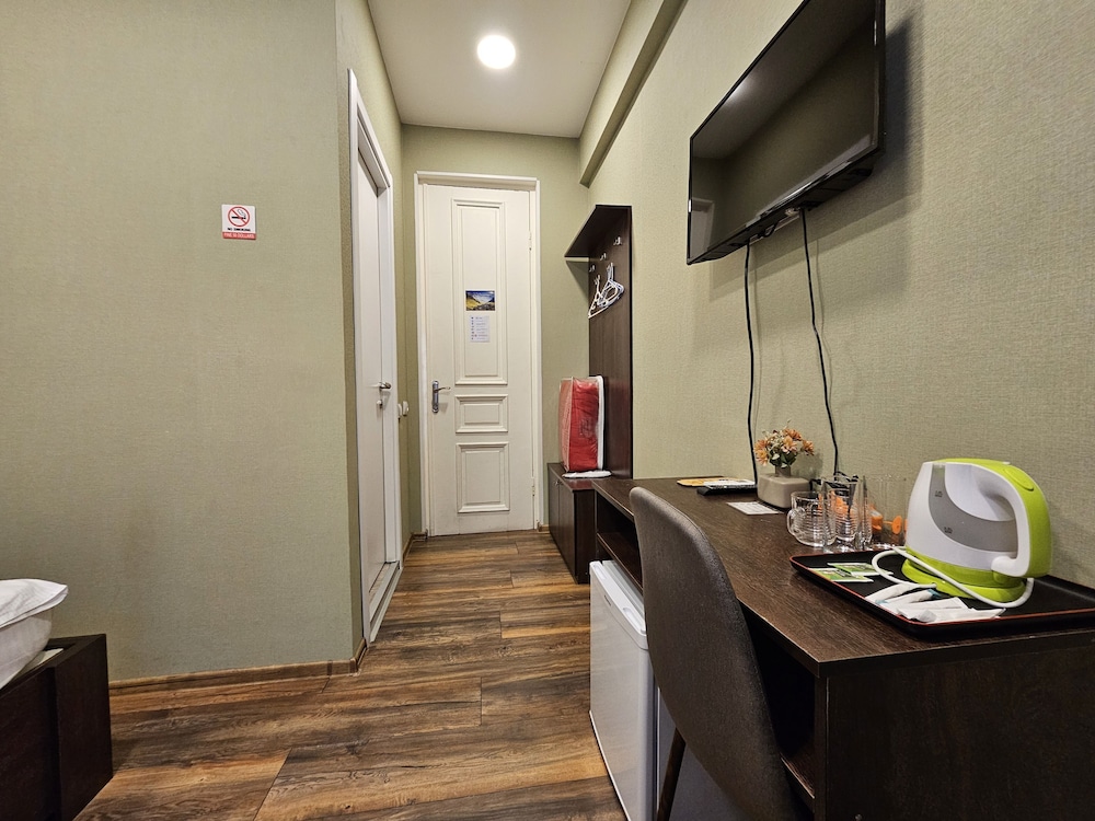 Hotel Iveria 47/50