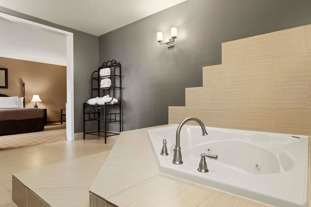 Travelodge By Wyndham Kenora 17/34