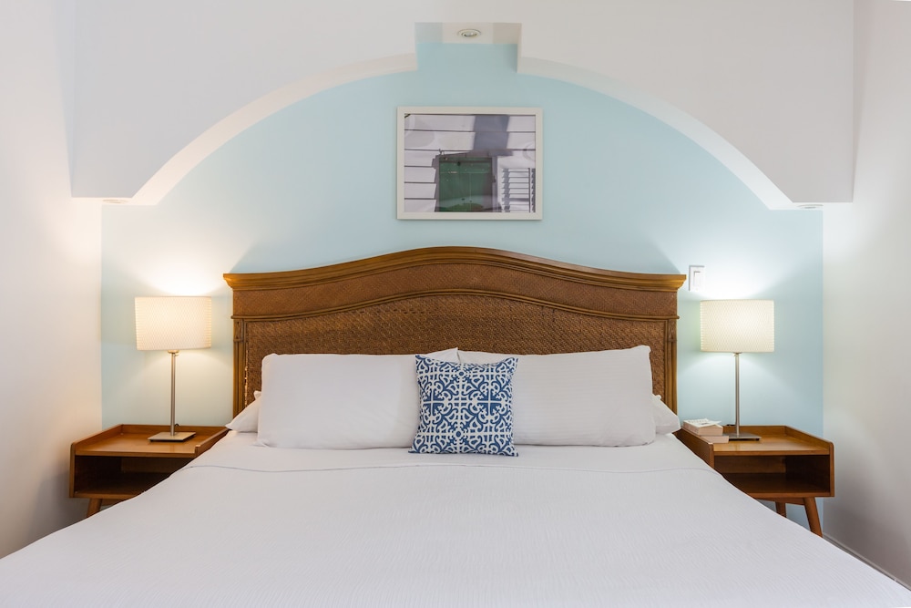 CABANA, KING BED, ACCESSIBLE