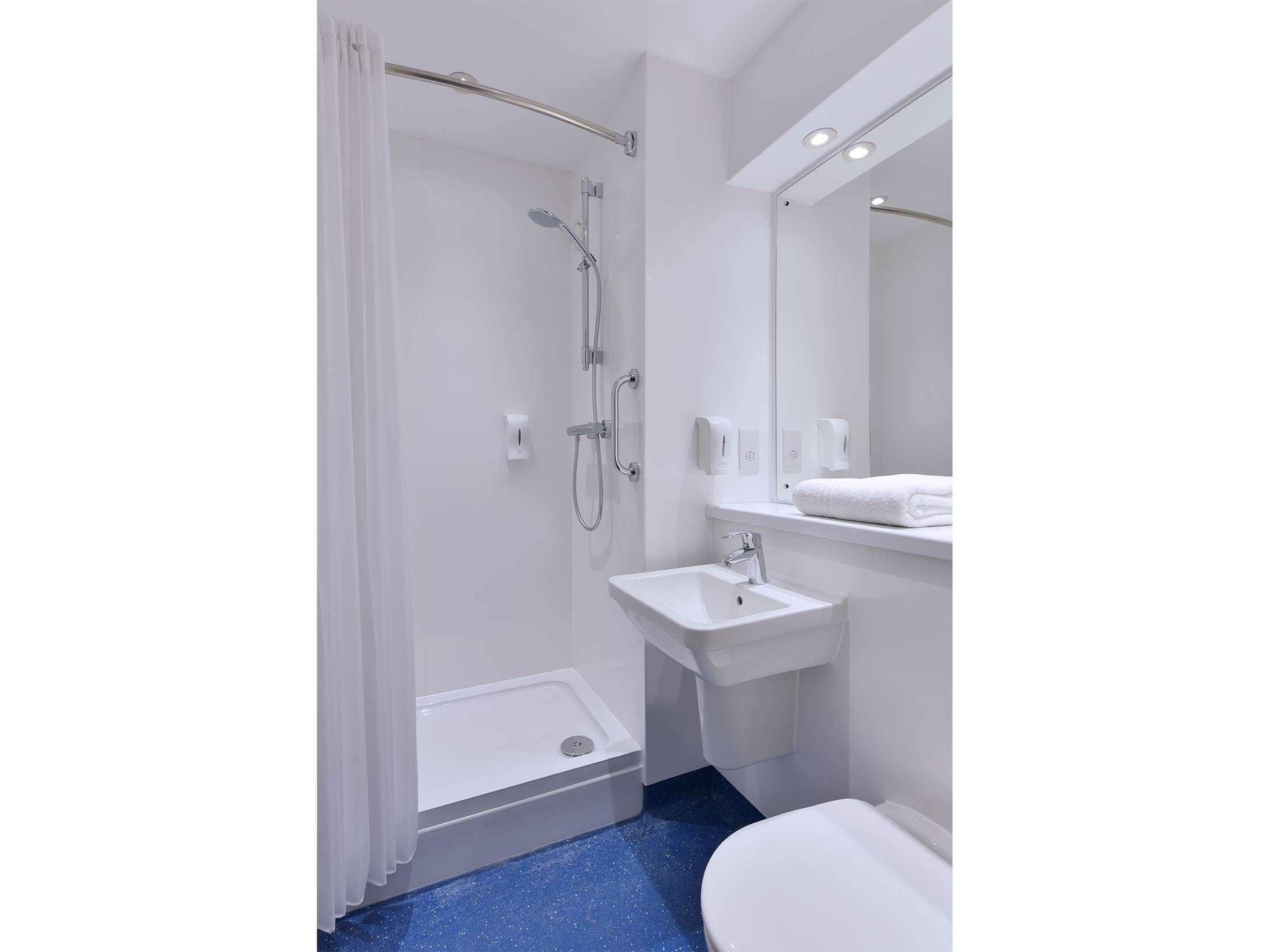 Travelodge Newcastle Whitemare Pool 15/16