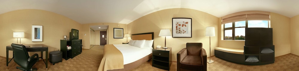 THE SARATOGA HILTON 42/75