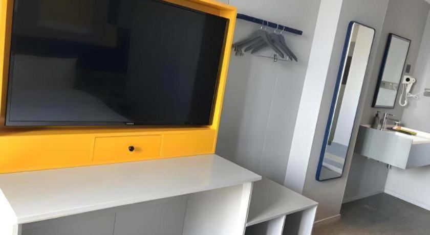 7 Days Inn (Shanghai Yichuan Road) 45/58